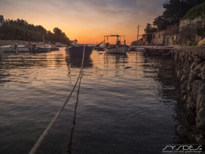 Insel Hvar - Sonnenaufgang im kleinen Hafen von Mudri Dolac