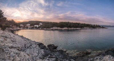 Insel Hvar - Sonnenuntergang in der Bucht von Mudri Dolac