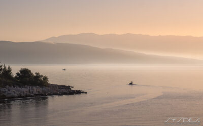 Insel Hvar - Morgenstimmung im Nebel mit Fischerbooten