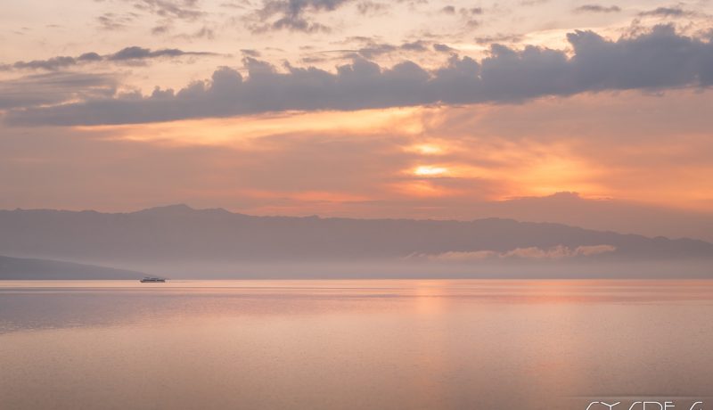 Insel Hvar - Sonnenaufgang und Nebel mit Blick auf das Dinarisches Gebirge